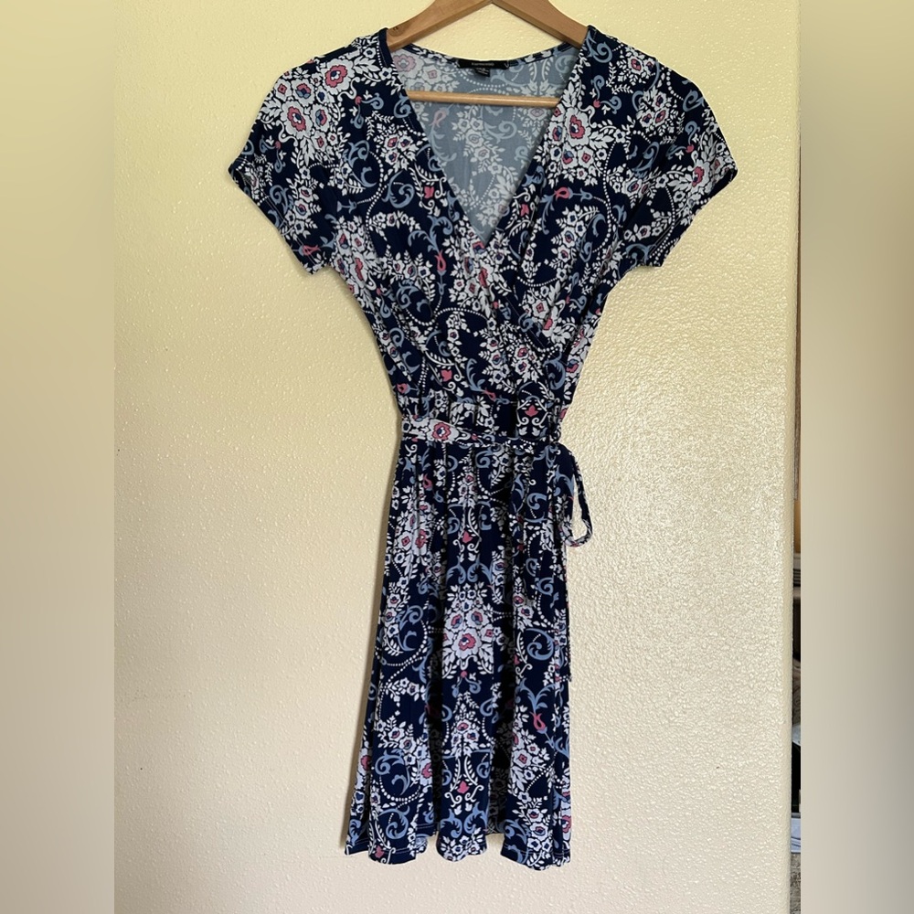 Fun faux wrap summer dress,with sash, size SP.